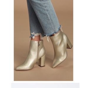 Gold boots + Lulus sheer shine ✨ Size 8